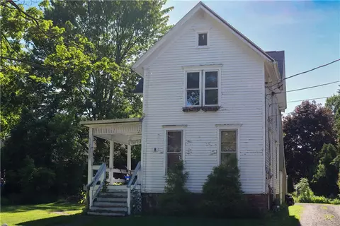 8 Orchard St, Murray, NY 14470