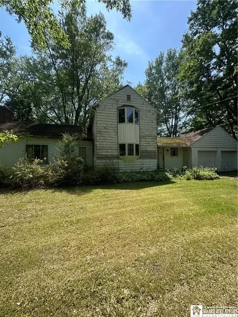 3331 S Creek Rd, Hamburg, NY 14075