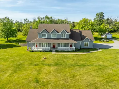 857 W Bloomfield Rd, Mendon, NY 14506
