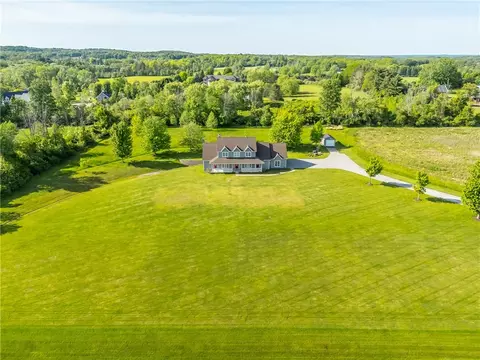 857 W Bloomfield Rd, Mendon, NY 14506