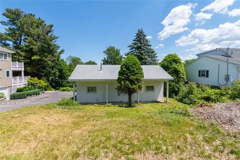 7104 Bayview Dr, Sodus Point, NY 14555