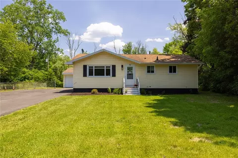 54 Vollmer Pkwy, Rochester, NY 14623