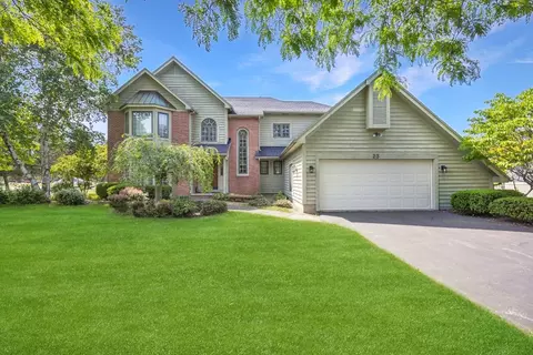 23 Wakecliffe Dr, Greece, NY 14616