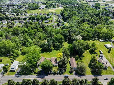 610 Webster Rd, Webster, NY 14580