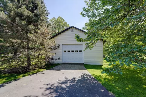 610 Webster Rd, Webster, NY 14580