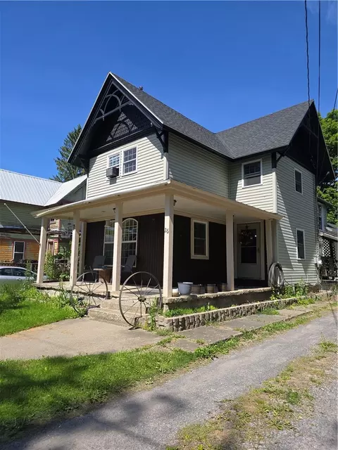 26 Fayette St, Earlville, NY 13332