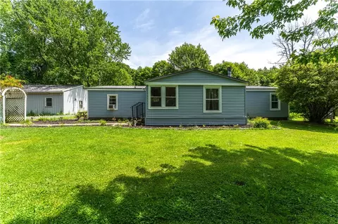 650 Pleasant Valley Rd, Arcadia, NY 14489