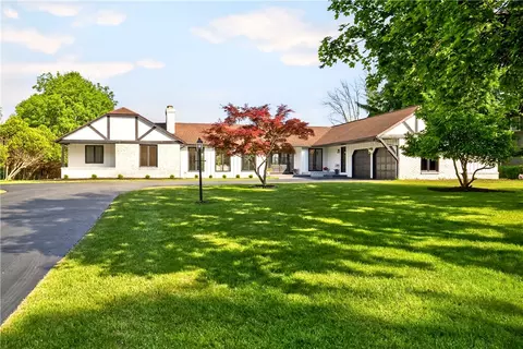 18 Widewaters Ln, Pittsford, NY 14534