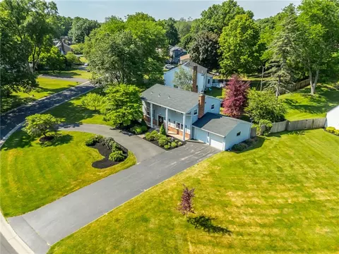 52 Parkridge Dr, Pittsford, NY 14534