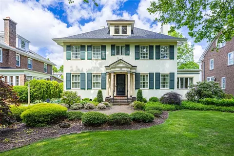 389 Yarmouth Rd, Rochester, NY 14610