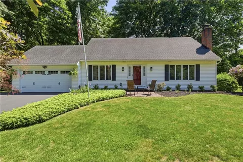 33 Scotch Ln, Irondequoit, NY 14617