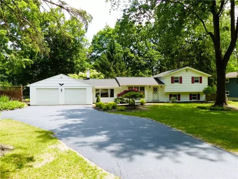 684 Marsh Rd, Pittsford, NY 14534