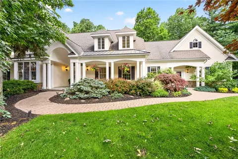 5 Risewood Ln, Perinton, NY 14534