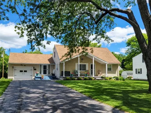 33 Mercedes Dr, Chili, NY 14624