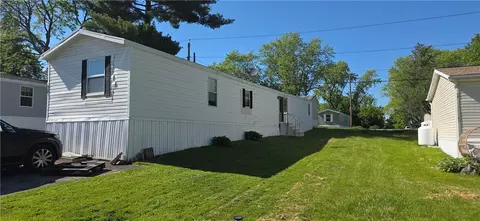 52 Tidd Ave, Farmington, NY 14425