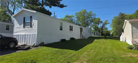 52 Tidd Ave, Farmington, NY 14425