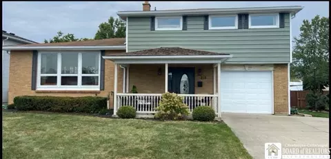 212 N Creek Dr, Cheektowaga, NY 14225