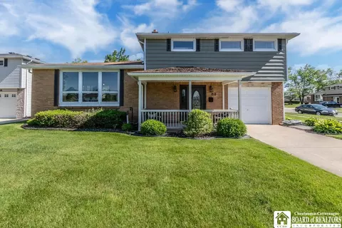 212 N Creek Dr, Cheektowaga, NY 14225