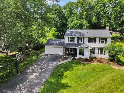 71 Brougham Dr, Penfield, NY 14526