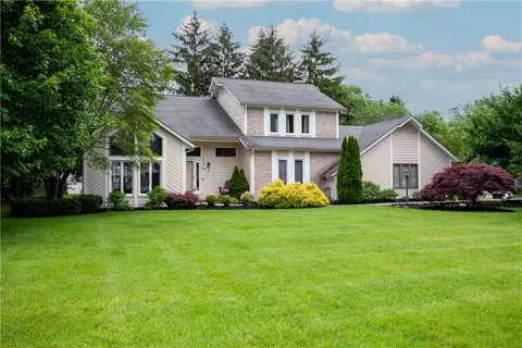 72 Caversham Woods, Pittsford, NY 14534