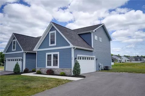 26 Chase Meadow Trl, Honeoye Falls, NY 14472