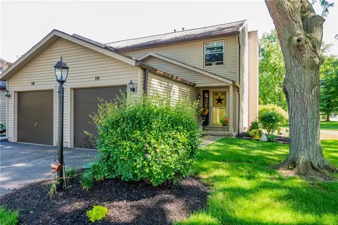 16 Devonshire Cir, Penfield, NY 14526