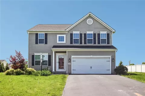 6007 Amber Dr, Farmington, NY 14425