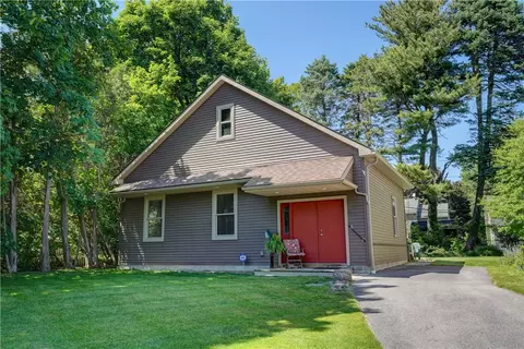 210 Elm Dr, Rochester, NY 14609