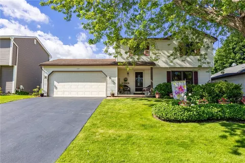 123 Woodsong Ln, Greece, NY 14612