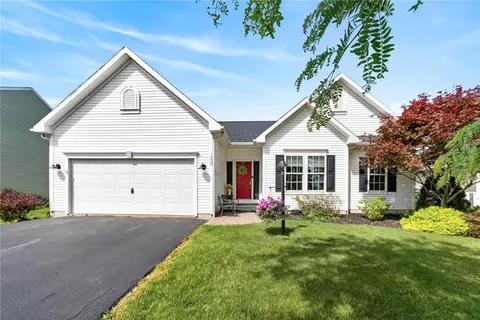 1508 Coral Dr, Farmington, NY 14425