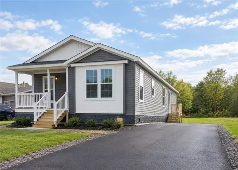 4232 Canalside Dr, Palmyra, NY 14522