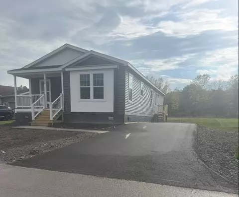 4232 Canalside Dr, Palmyra, NY 14522