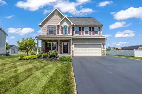 5988 Onyx Dr, Farmington, NY 14425