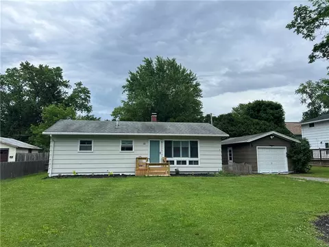 12 Fairlawn Dr, Honeoye Falls, NY 14472