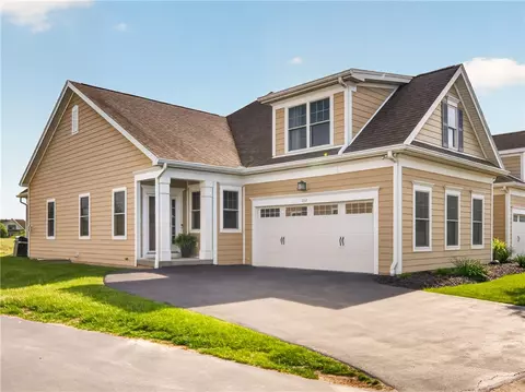 212 Bretlyn Cir, Rochester, NY 14618