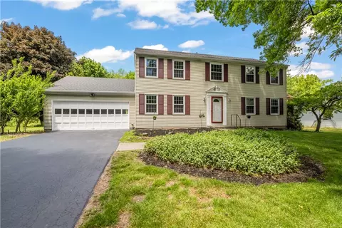 72 Boxwood Ln, Perinton, NY 14450