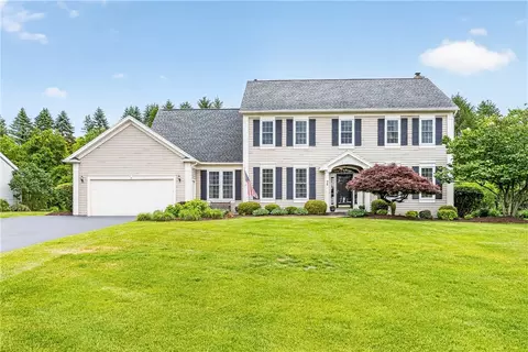 24 Wenham Ln, Perinton, NY 14534