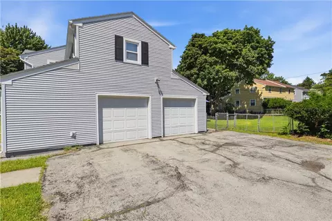 58 Dawes Rd, Irondequoit, NY 14622 photo 4