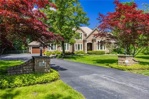 24 N Shore Dr, Parma, NY 14468