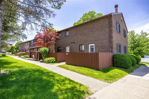 380 Surrey Hl, Rochester, NY 14623