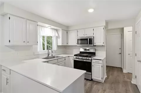 Kitchen - 709 Audley End, Webster, NY 14580 photo 2 of 2