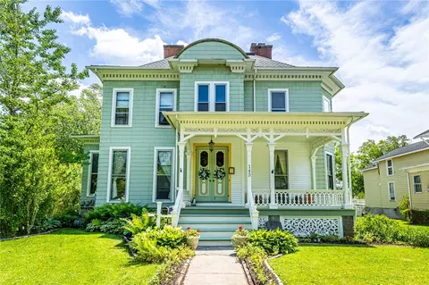 143 Gibson St, Canandaigua, NY 14424