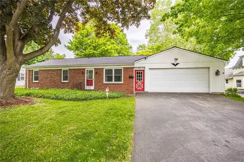 63 Monroe St, Honeoye Falls, NY 14472
