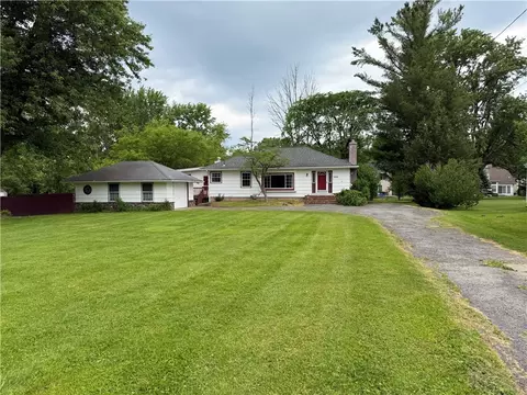 3000 English Rd, Greece, NY 14616