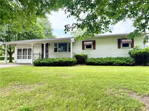 19 Meadowbrook Dr, Auburn, NY 13021