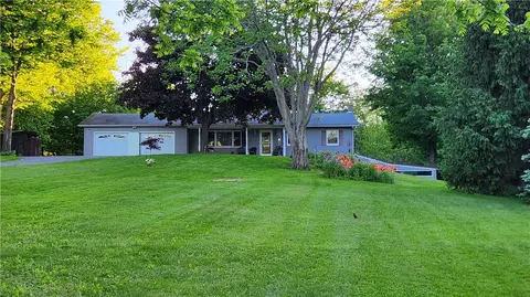 7383 Lakeside Rd, Ontario, NY 14519
