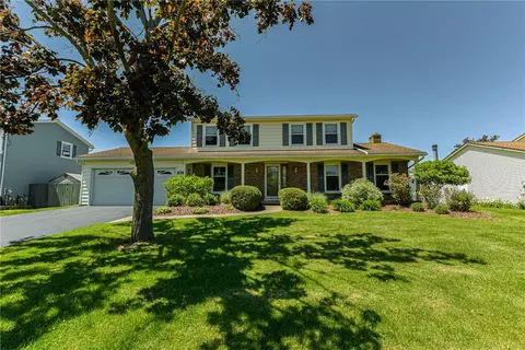 109 Seafarers Ln, Greece, NY 14612