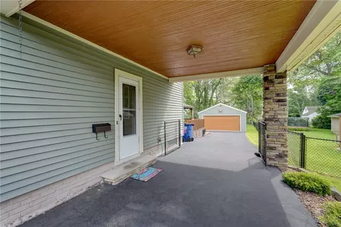 Exterior - 178 Kiniry Dr, Irondequoit, NY 14609 photo 3 of 11