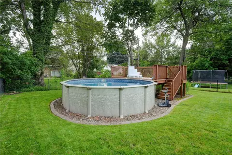 Exterior - 178 Kiniry Dr, Irondequoit, NY 14609 photo 9 of 11