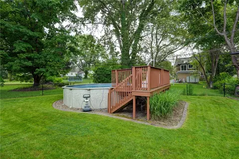 Exterior - 178 Kiniry Dr, Irondequoit, NY 14609 photo 7 of 11